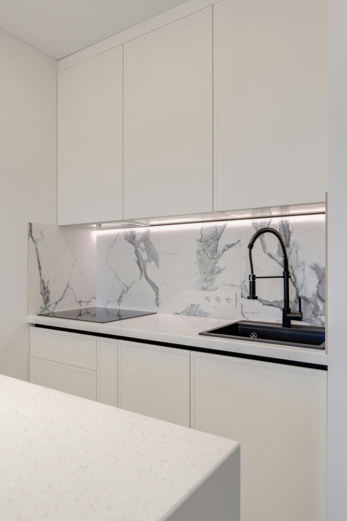 A kitchen with a removable peel and stick backsplash being taken off effortlessly.